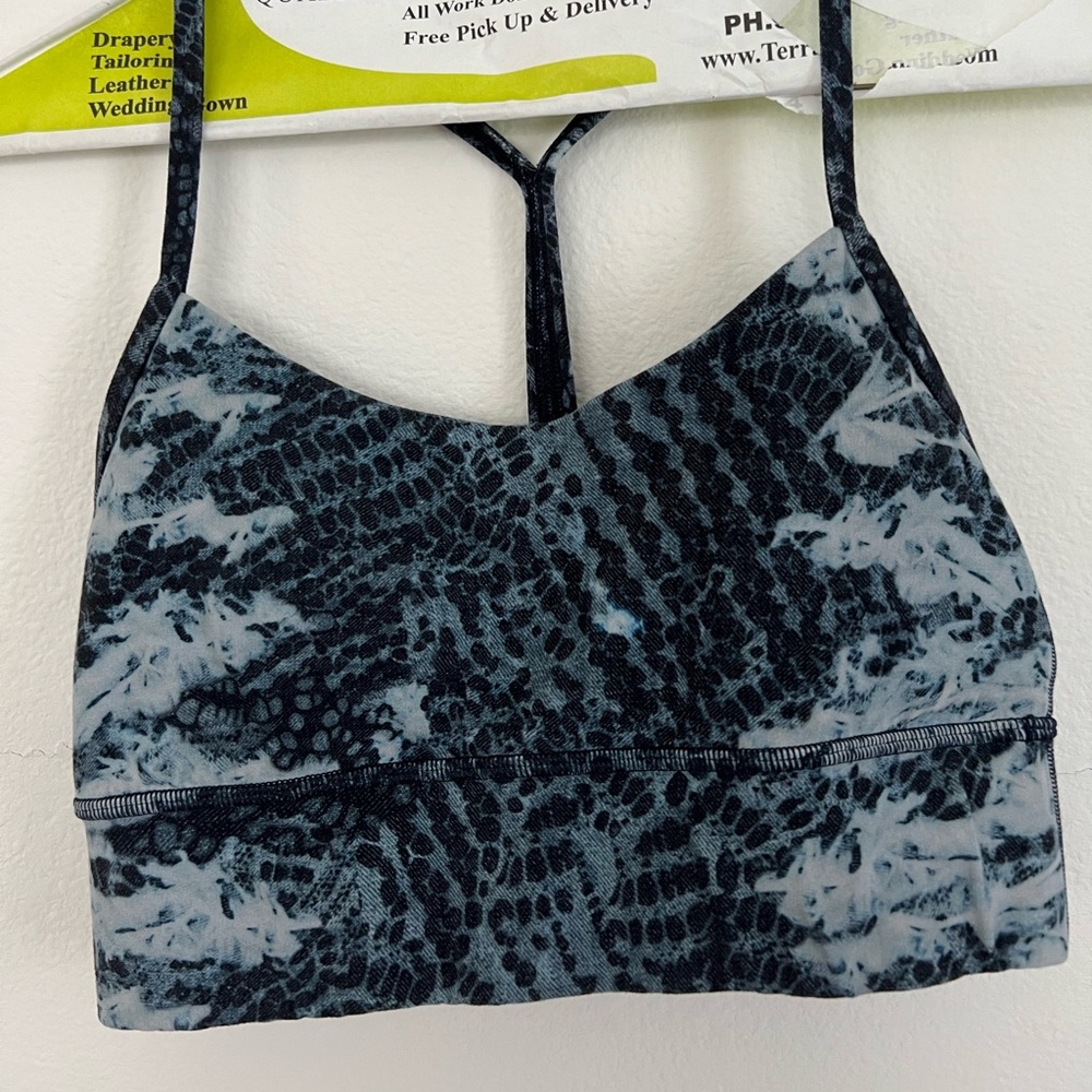 Lululemon Flow Y Sports Bra Size 6 Blue Snakeskin